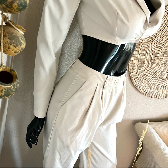 SOLD‼️ Beige Crop Blazer Pant Set - Picture 8 of 9